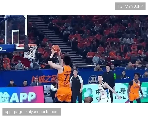 李弘权外线五记三分射落广厦 成上海连胜奇兵