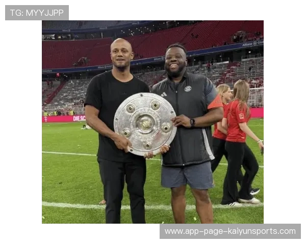 孔帕尼高位传控遭遇伤病潮,拜仁左路防守空缺成致命弱点